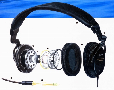 MDR-CD999-1.JPG - 75,505BYTES