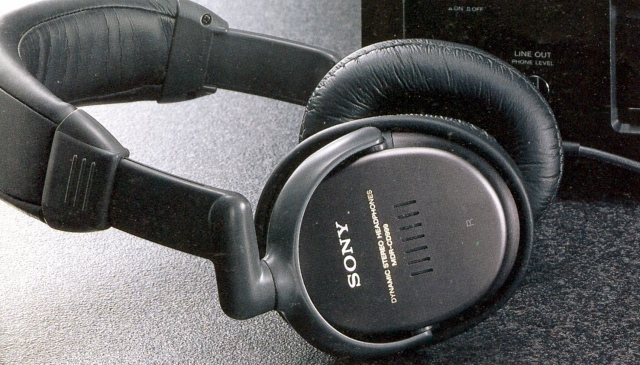 MDR-CD999-3.JPG - 185,747BYTES