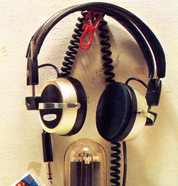 AT-702.JPG - 97,975BYTES