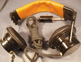 WESTERNELECTRICBIGCANSOUNDPOWEREDNAVYHEADPHONES.JPG - 73,290BYTES