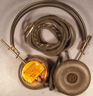 WESTERNELECTRICNAVYSOUNDPOWEREDHEADPHONESET.JPG - 67,482BYTES