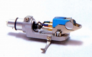 AT-E70.JPG - 44,085BYTES