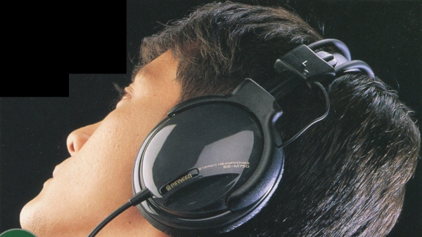 SE-M750-1.JPG - 160,693BYTES